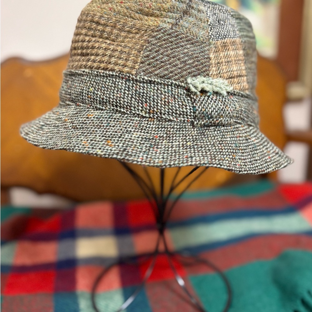 Stylish Tweed Bucket Hat
